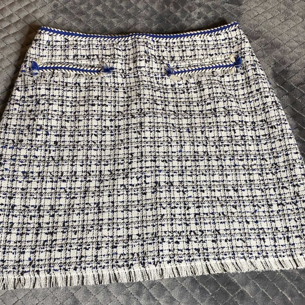 Super cute H&M skirt! Sz 8! Excellent condition!!